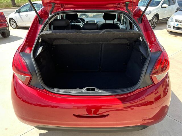 PEUGEOT 208 ALLURE 1.2 E-THP AUTO SPANISH LHD IN SPAIN 82000 MILES SUPERB 2015